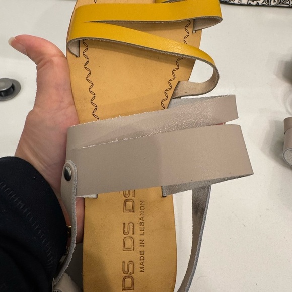 Genuine leather NWOT mustard and Cream Slip-On Sandals. - Picture 2 of 8